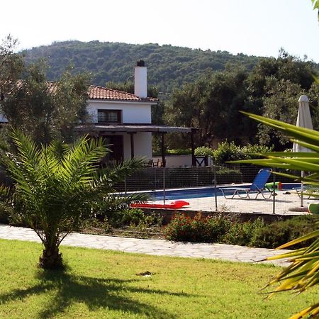 Razi Beach Lefókastron Exterior foto