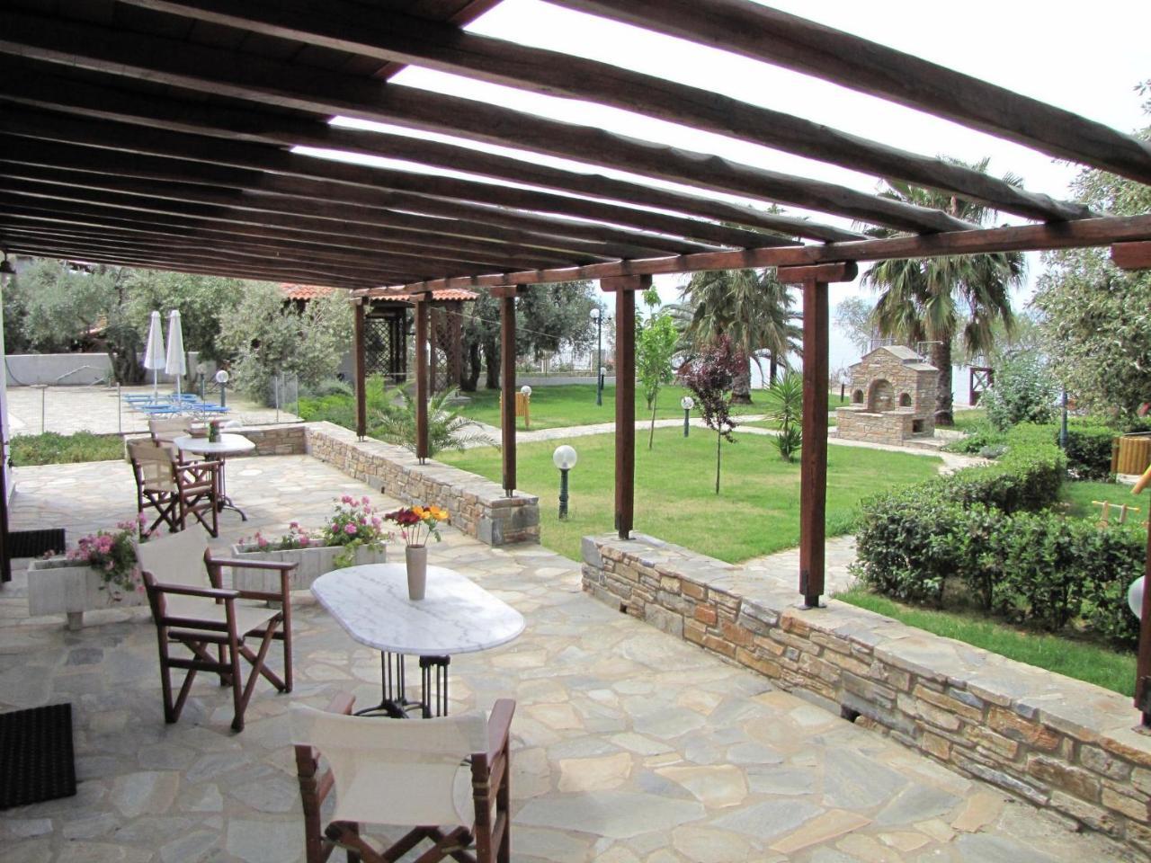 Razi Beach Lefókastron Exterior foto