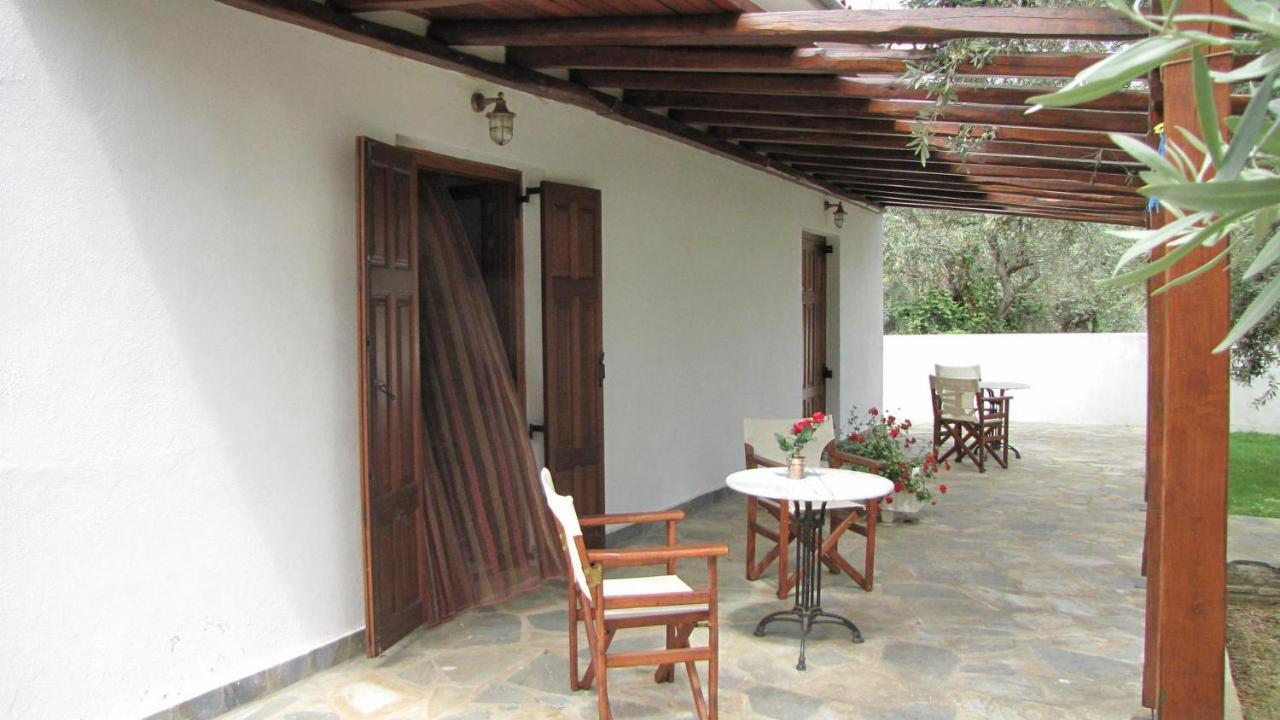 Razi Beach Lefókastron Exterior foto