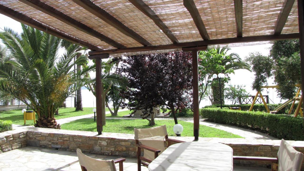 Razi Beach Lefókastron Exterior foto