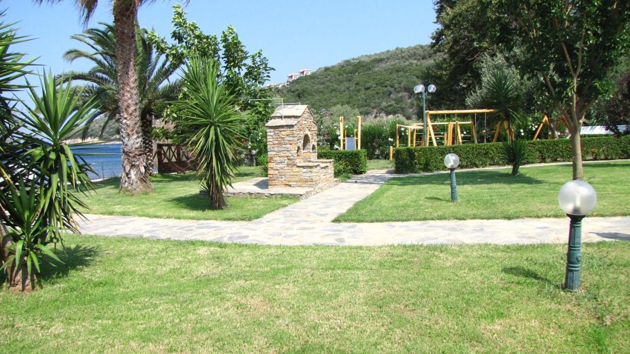 Razi Beach Lefókastron Exterior foto