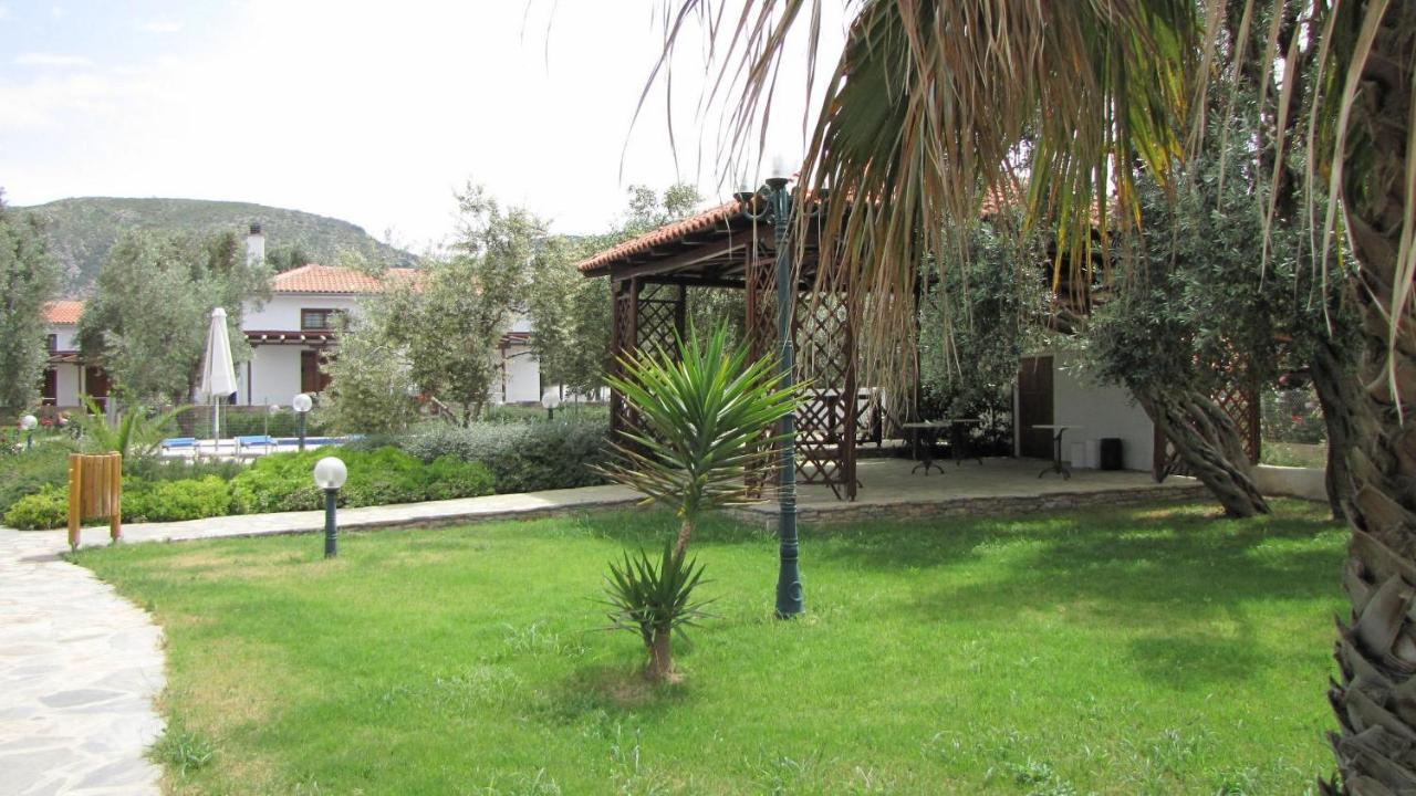 Razi Beach Lefókastron Exterior foto