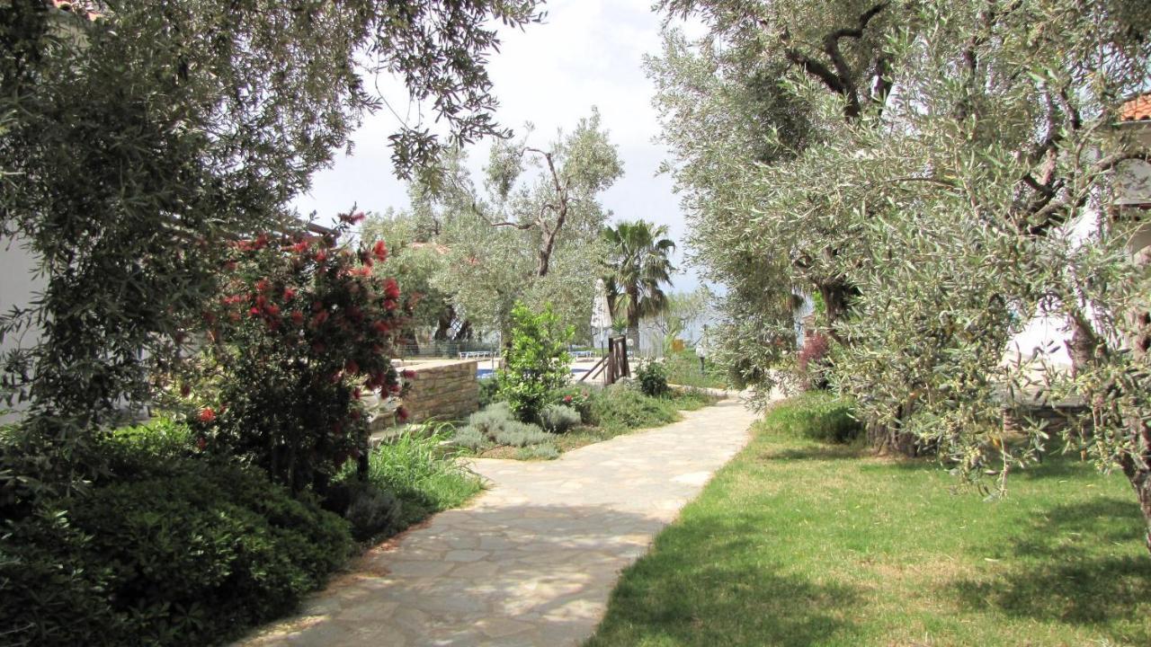 Razi Beach Lefókastron Exterior foto