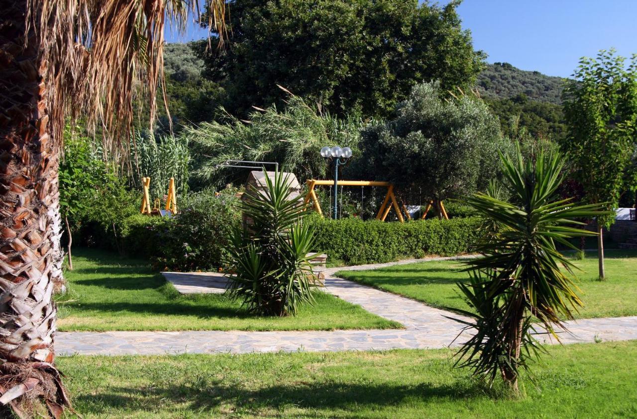 Razi Beach Lefókastron Exterior foto