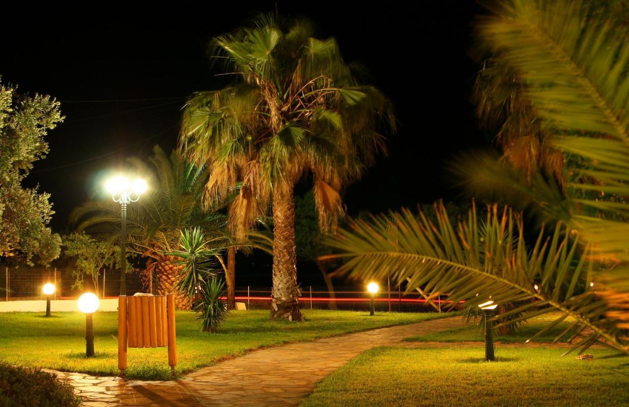 Razi Beach Lefókastron Exterior foto
