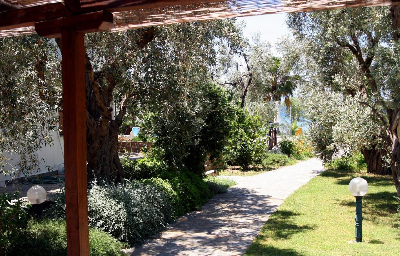 Razi Beach Lefókastron Exterior foto