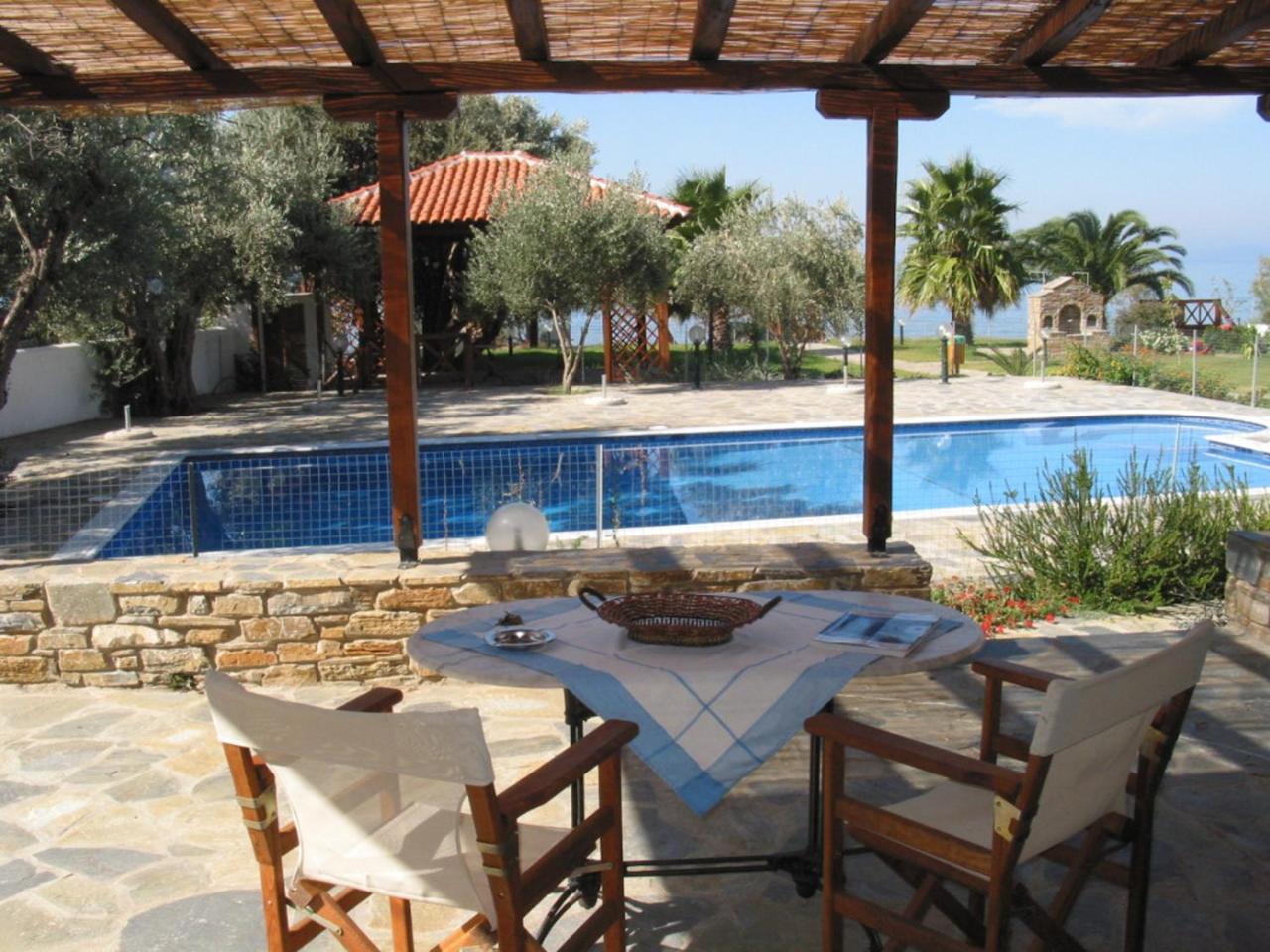 Razi Beach Lefókastron Exterior foto