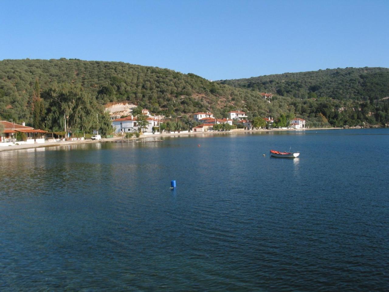 Razi Beach Lefókastron Exterior foto