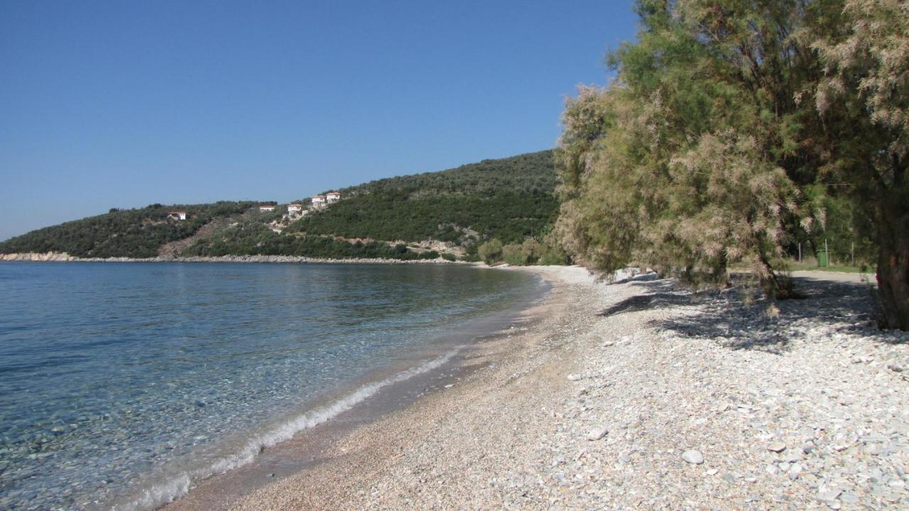 Razi Beach Lefókastron Exterior foto