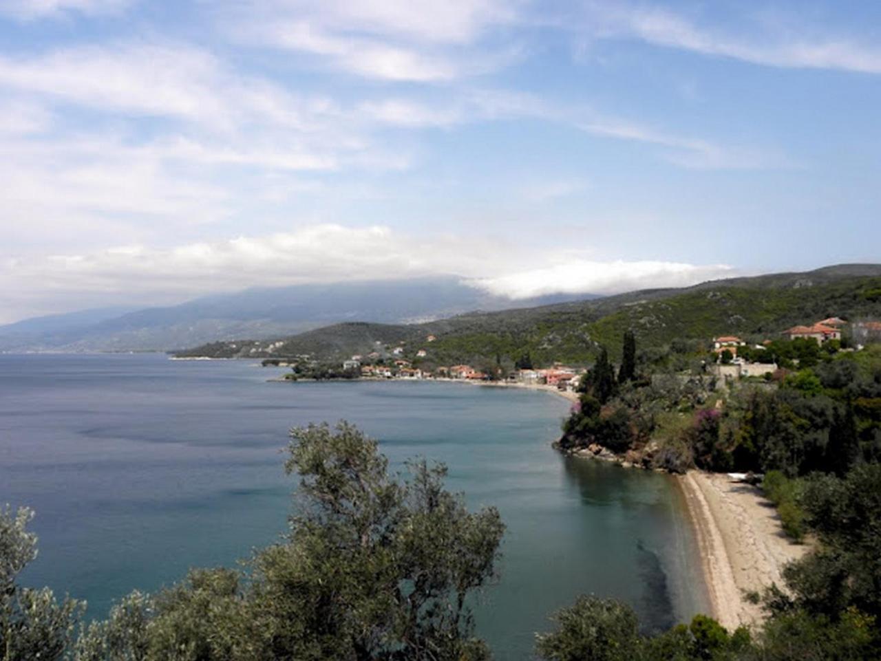 Razi Beach Lefókastron Exterior foto