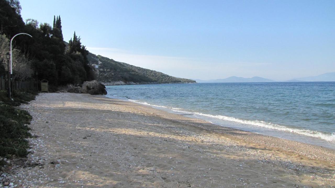 Razi Beach Lefókastron Exterior foto