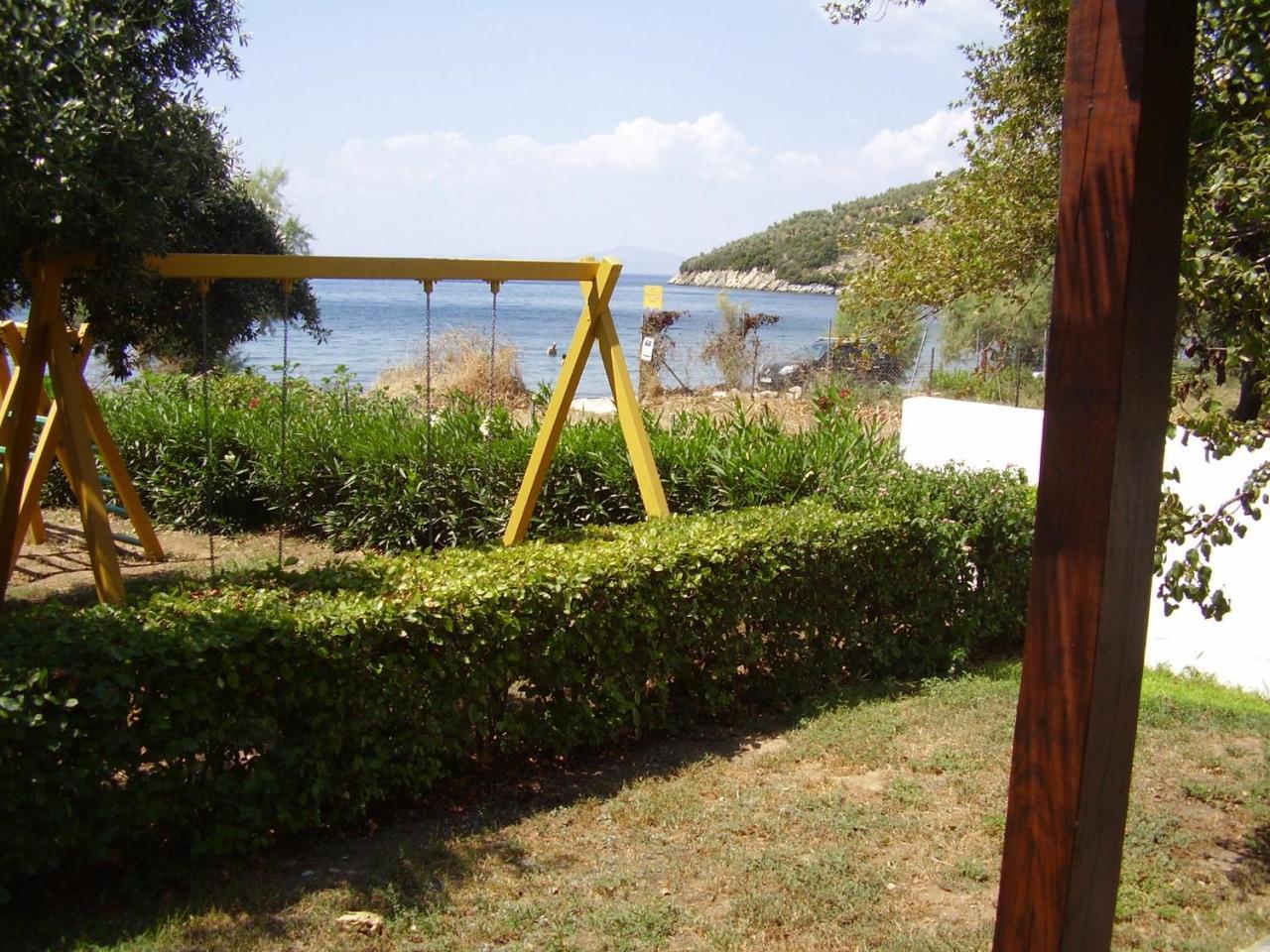 Razi Beach Lefókastron Exterior foto