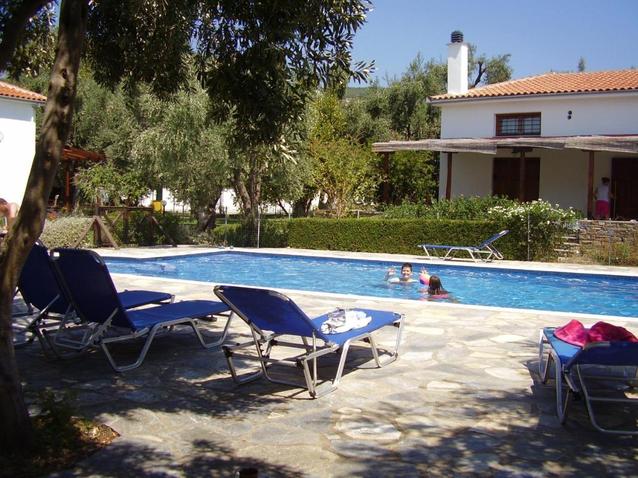 Razi Beach Lefókastron Exterior foto