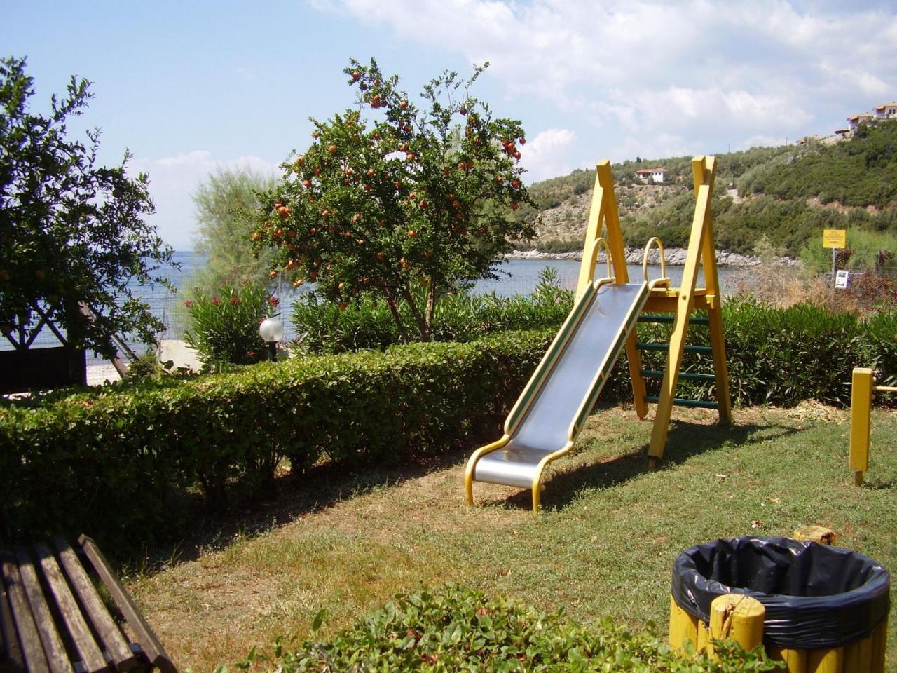 Razi Beach Lefókastron Exterior foto
