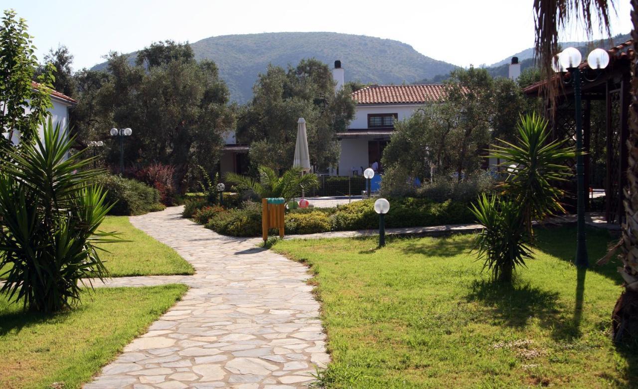 Razi Beach Lefókastron Exterior foto